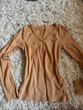 GAP Women's Long-Sleeve Henley Top in Camel Brown
